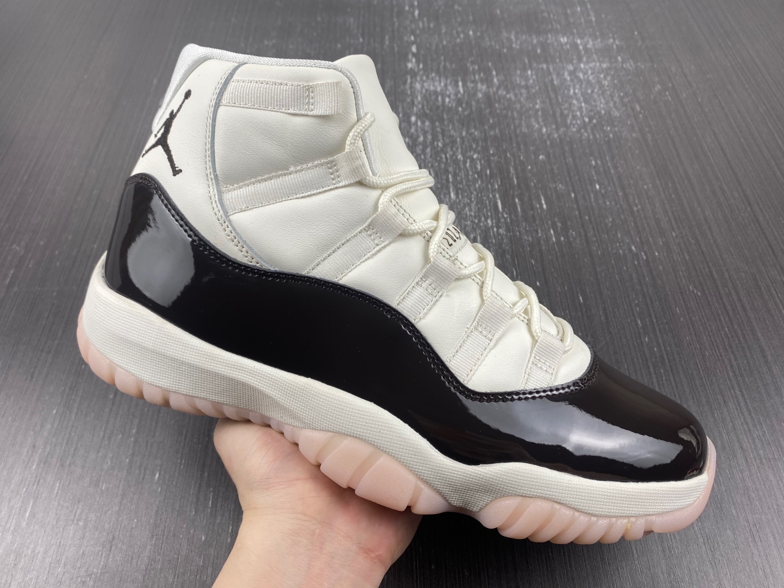 Air Jordan 11 "Neapolitan" AR0715-101