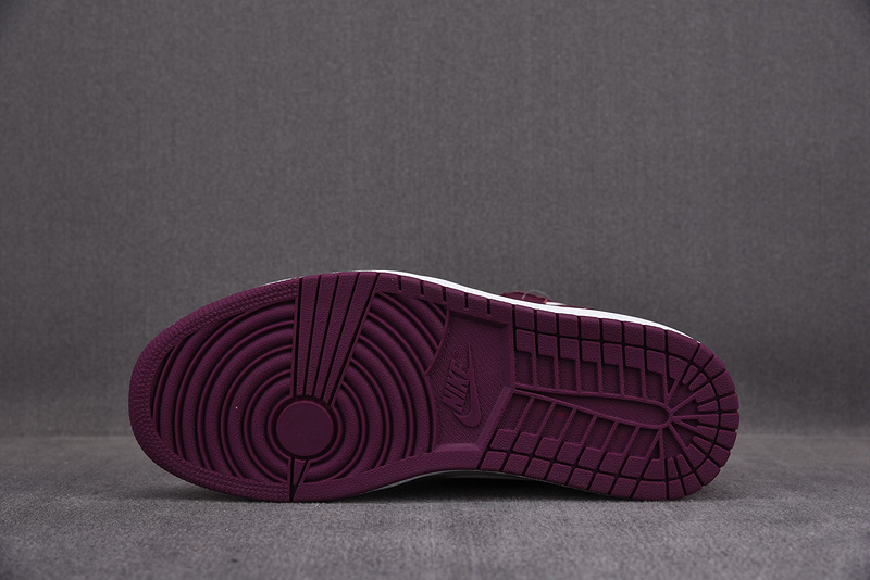Air Jordan 1 Retro High OG “Bordeaux” 555088-611