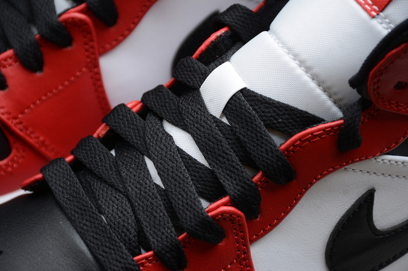 Air Jordan 1 Mid Chicago Black Toe 554724-069