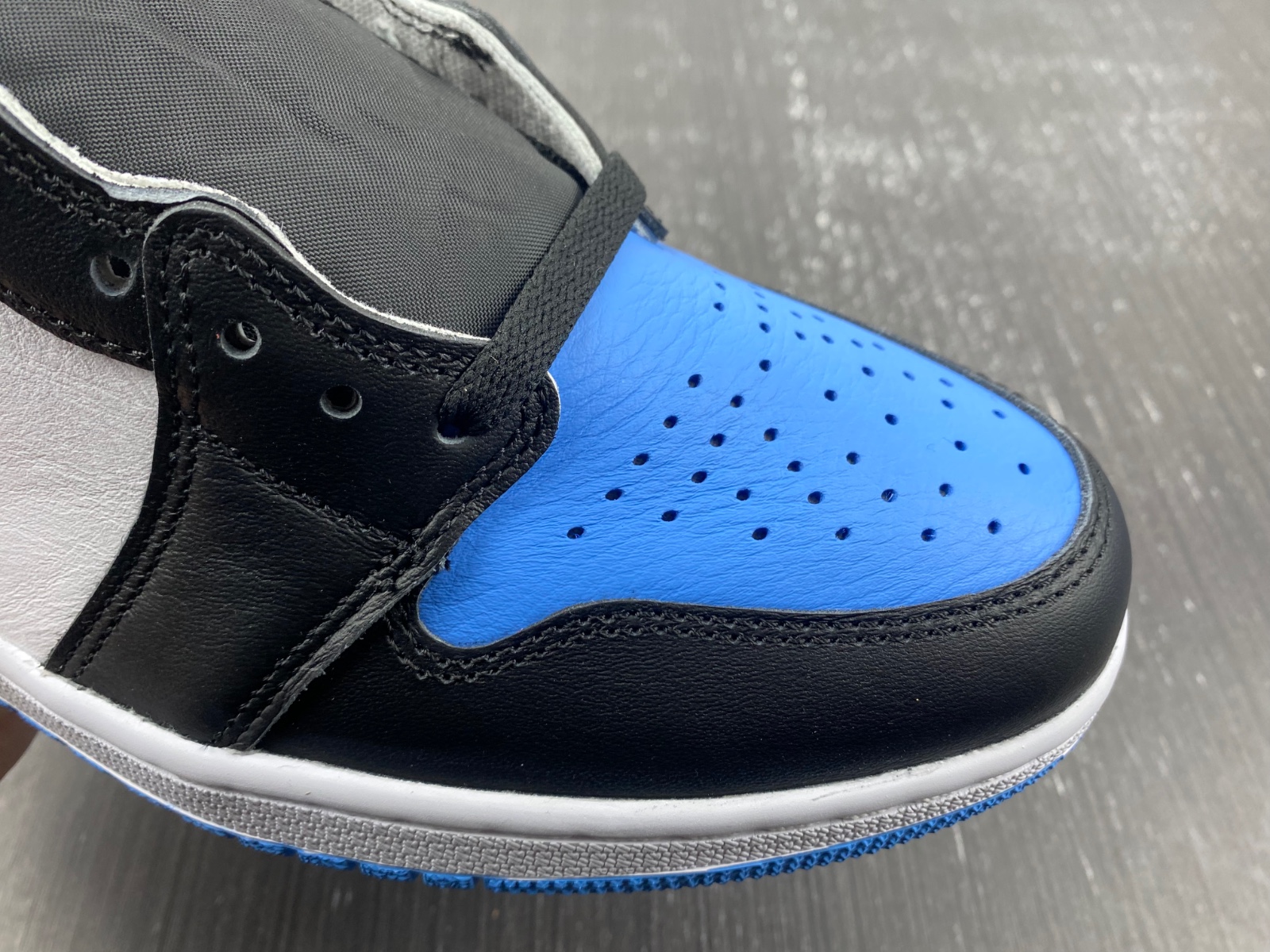 Air Jordan 1 Retro High OG "University Blue" DZ5485-400