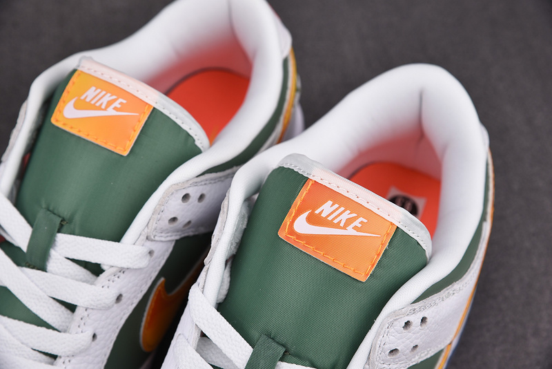 Nike Dunk Low SE NY vs. NY - DN2489-300