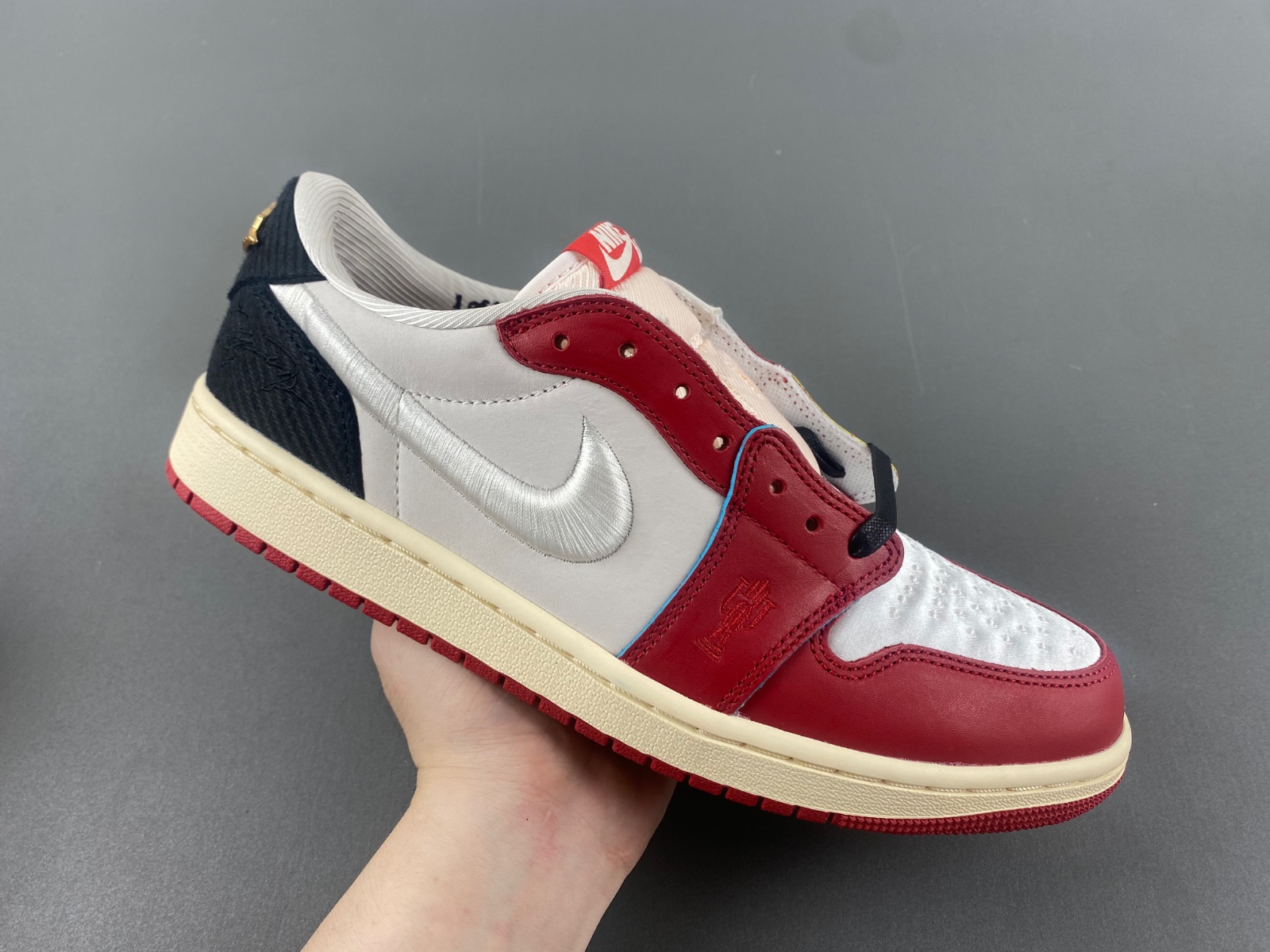Trophy Room x Air Jordan 1 Low OG “Rookie Card: Home”   HV6157-100