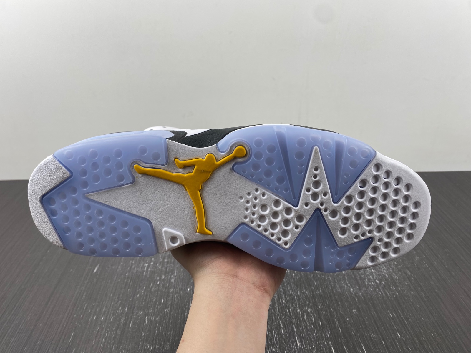 Air Jordan 6 "Yellow Ochre" CT8529-170