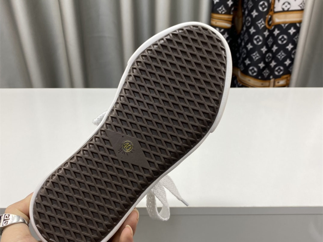 Maison Mihara Yasuhiro Low-Top Sneakers MMY-031