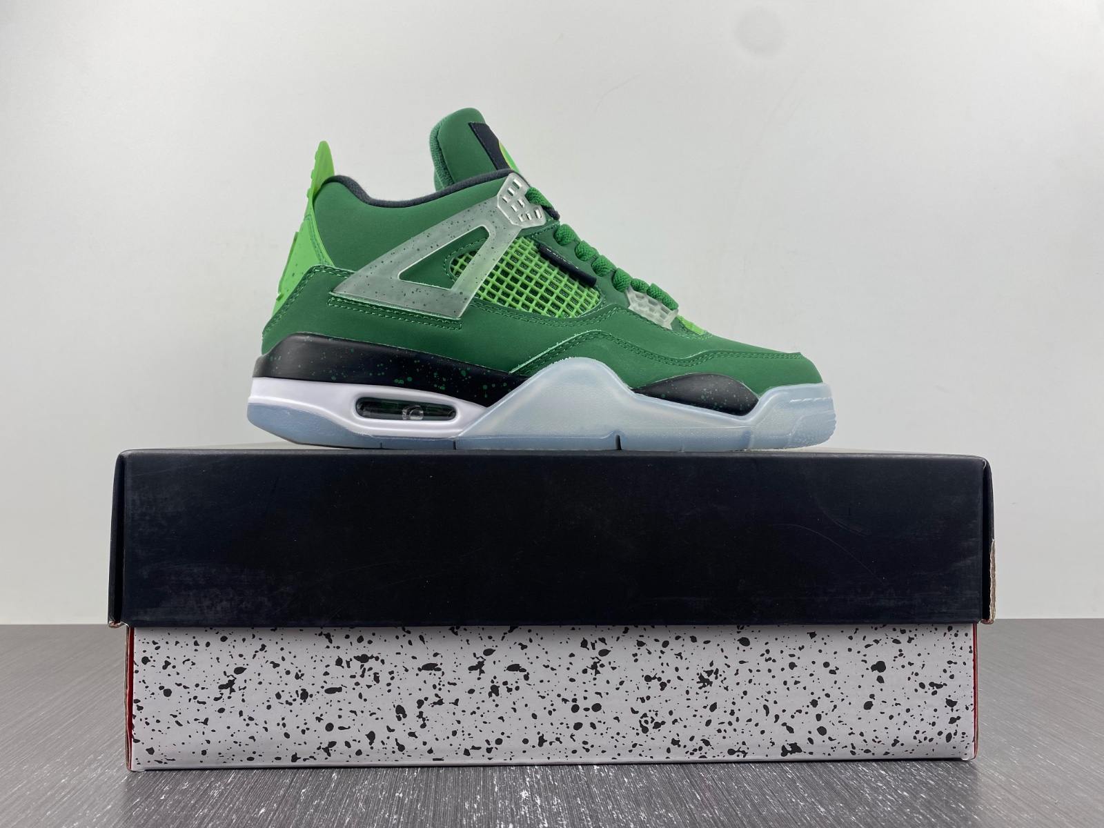 Nike  Air Jordan 4 PE customize