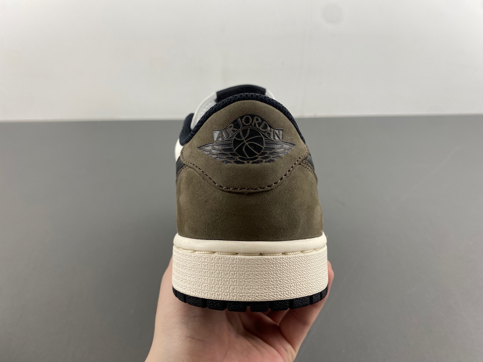 Air Jordan 1 Low OG “Mocha”    CZ0790-102