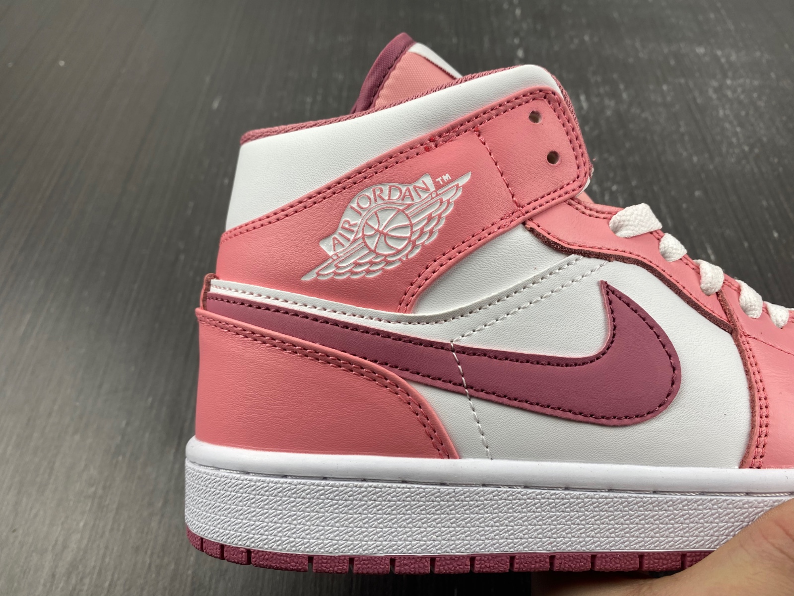 Air Jordan 1 Mid GS 