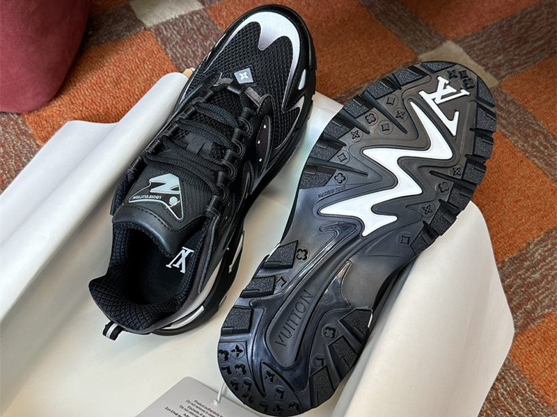 LV Runner Tatic Sneaker