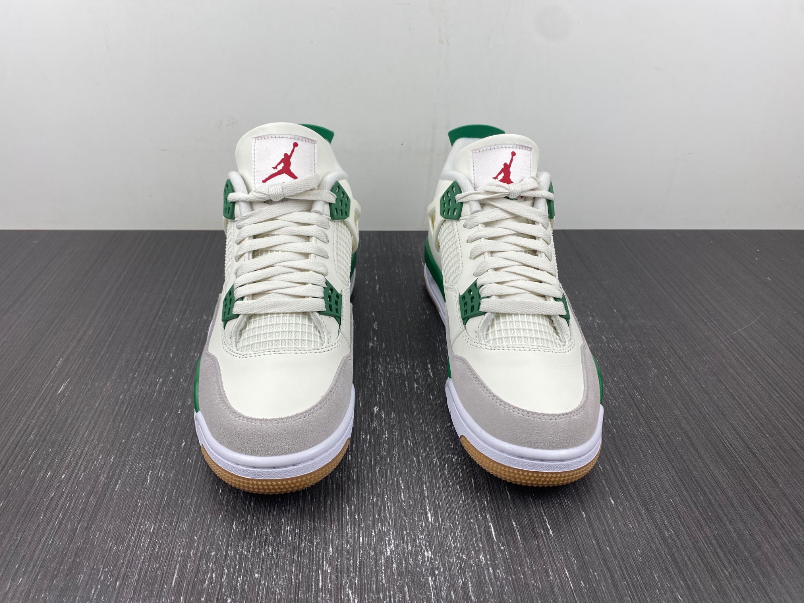 Air Jordan 4 Retro SB Pine Green DR5415-103