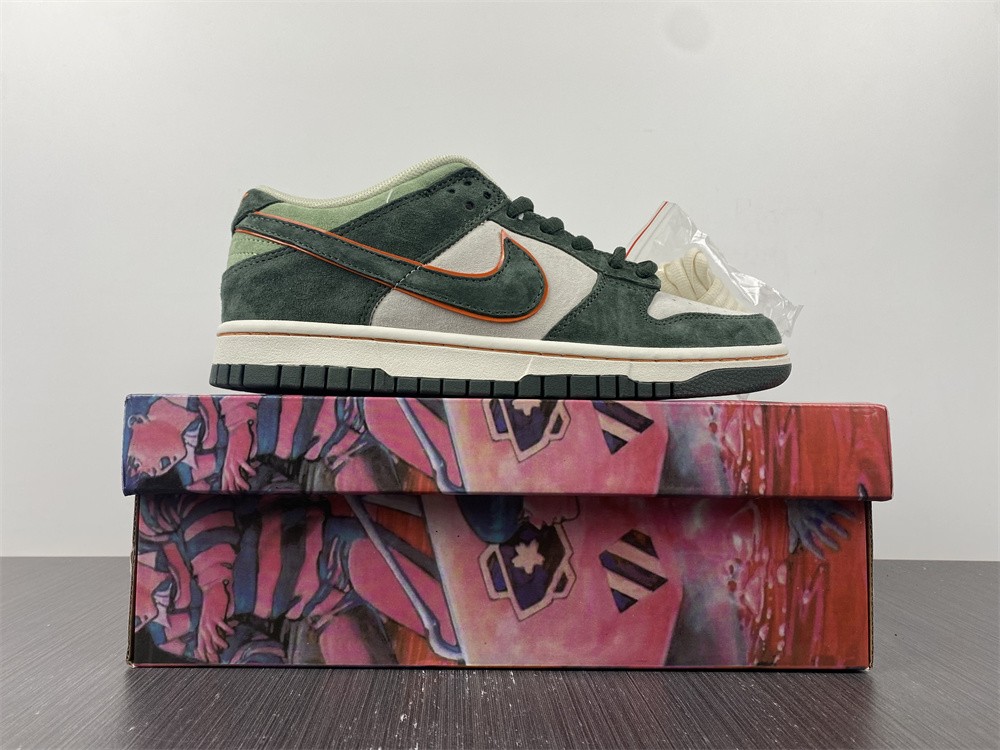 Katsuhiro Otomo x Nike Dunk Low "Steam Boy"