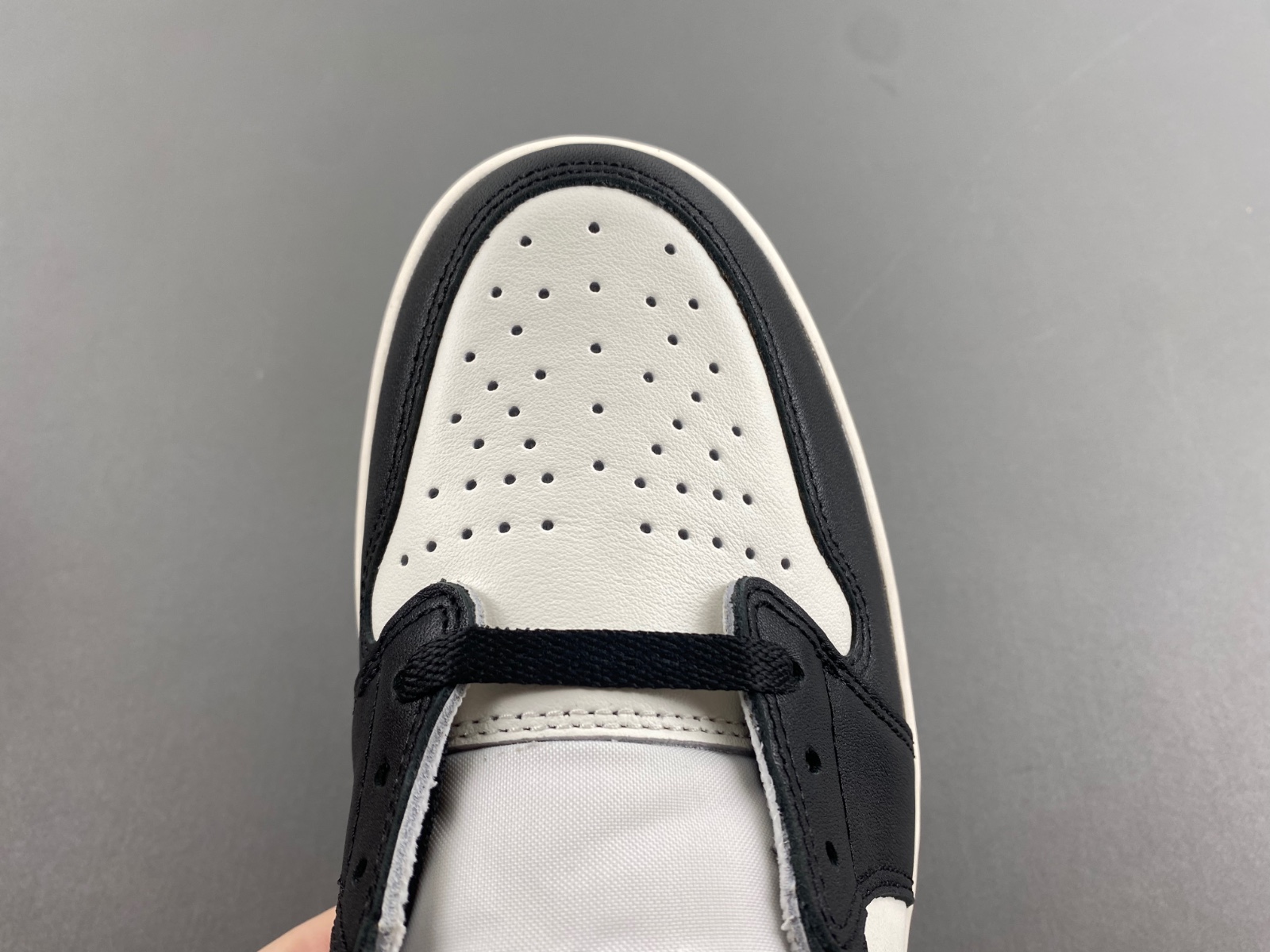 Air Jordan 1 Low OG “Mocha”    CZ0790-102