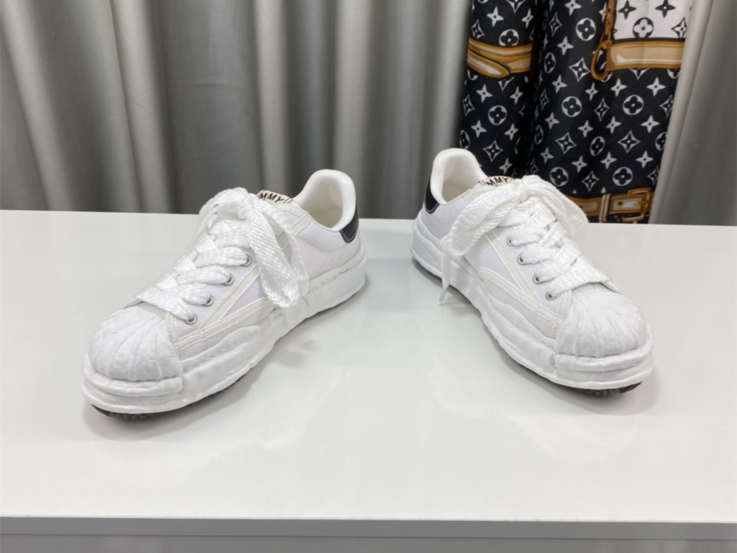 Maison Mihara Yasuhiro Low-Top Sneakers MMY-025