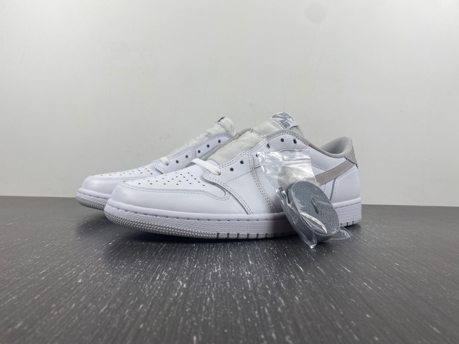Air Jordan 1 Low OG “Neutral Grey” CZ0790 100