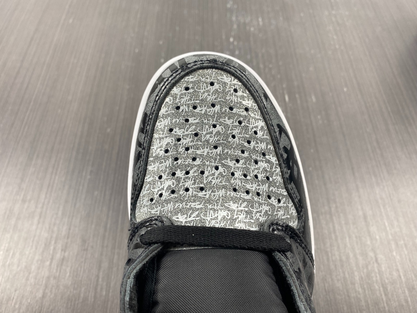 Air Jordan 1 High OG “Rebellionaire” 555088-036