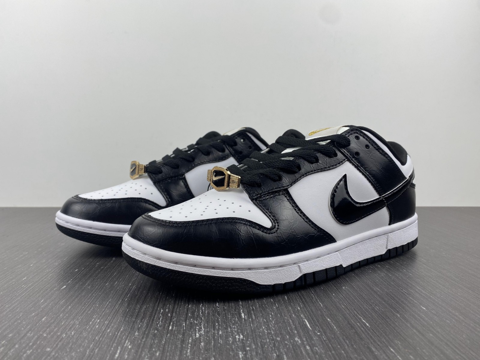 Nike Dunk Low World Champ DR9511-100