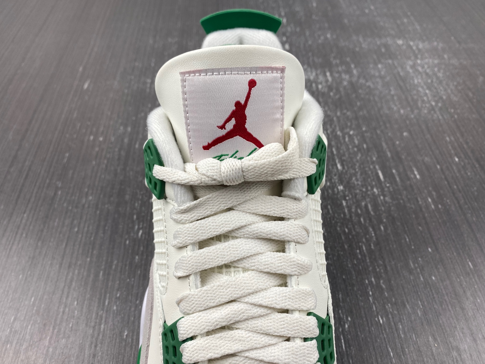 Air Jordan 4 Retro SB Pine Green DR5415-103