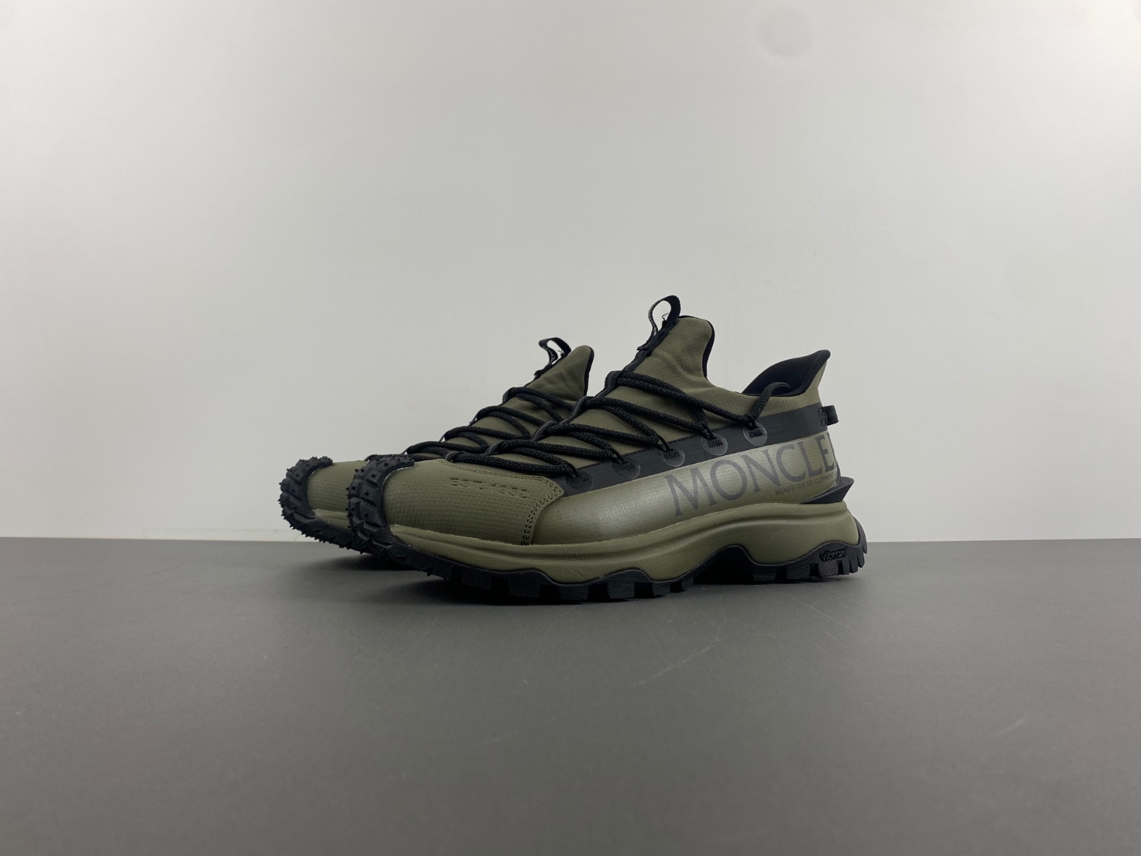 Moncler Trailgrip Lite 2 Sneakers  MC-005