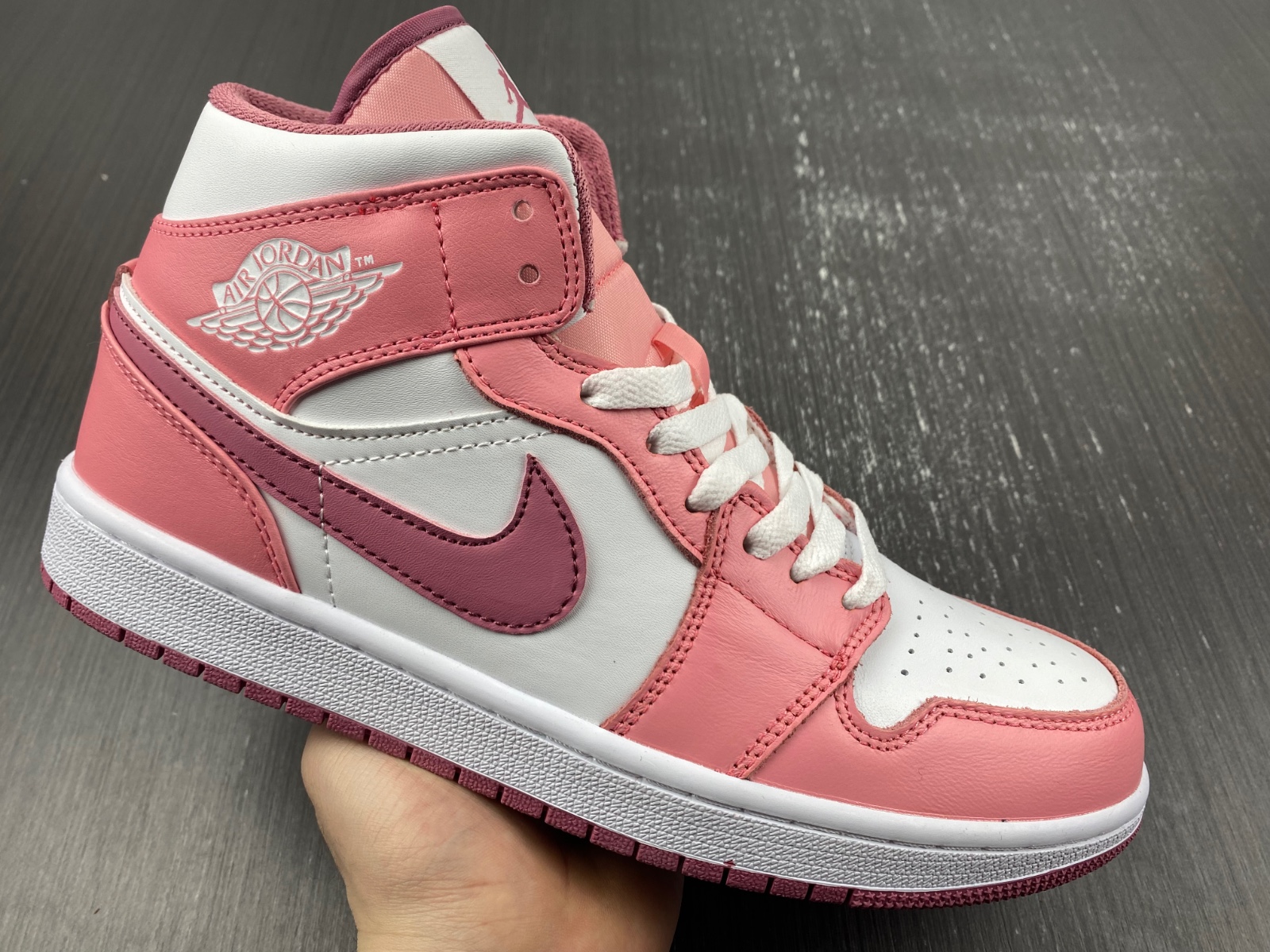 Air Jordan 1 Mid GS 