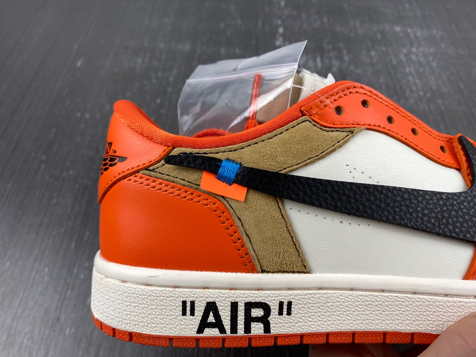 OFF-WHITE x Air Jordan 1 customize