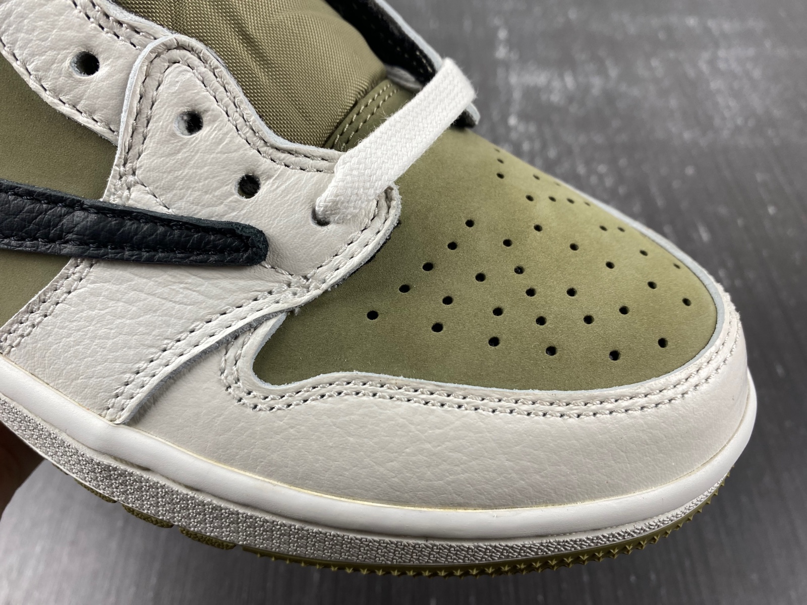 Travis Scott x Air Jordan 1 Low Golf FZ3124-200