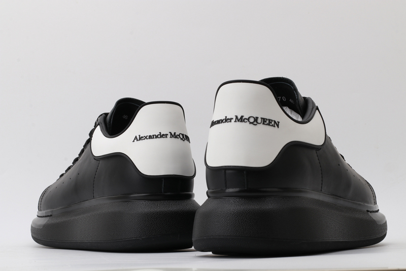 MCQUEEN OVERSIZED SNEAKER