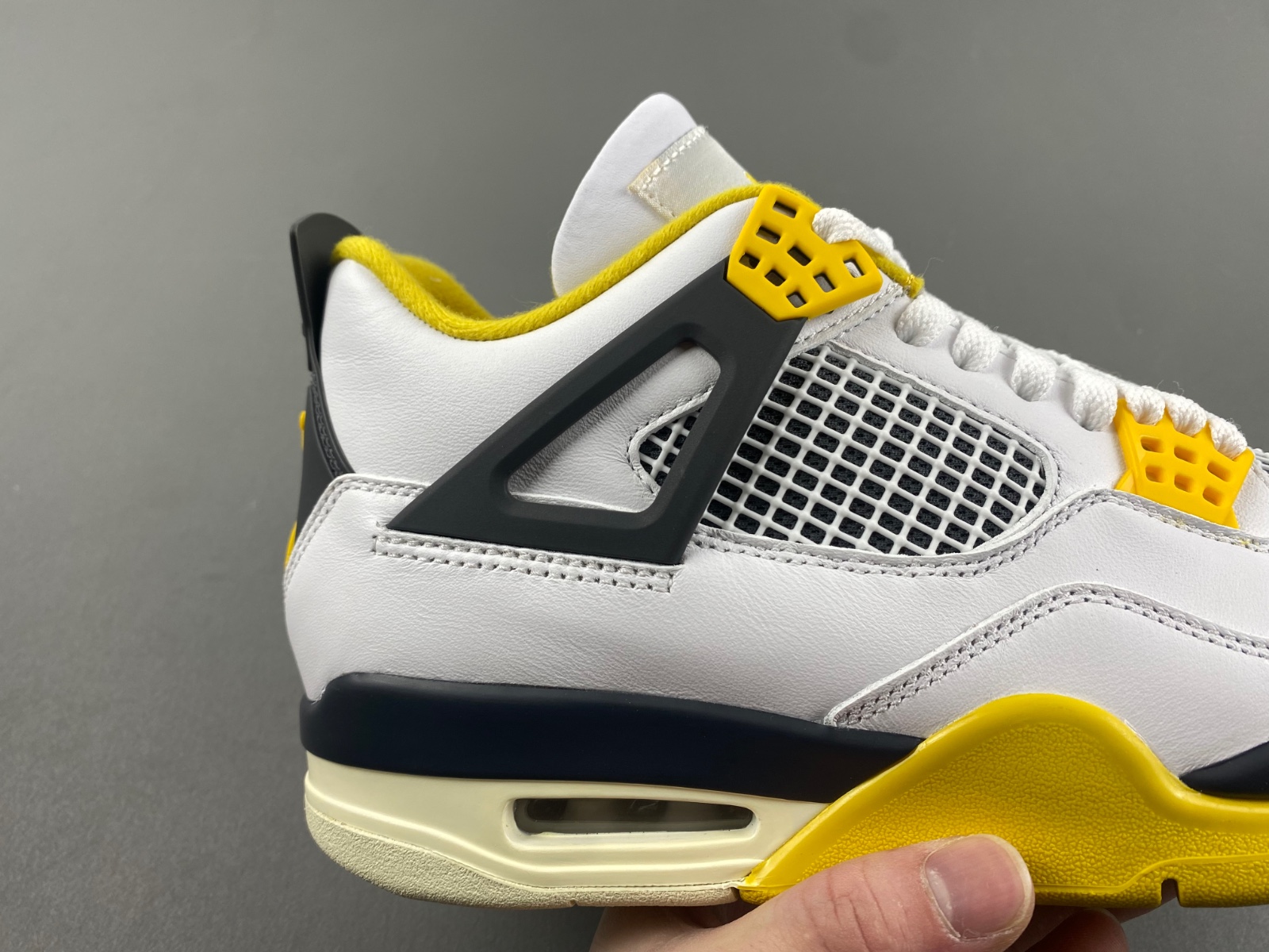 Air Jordan 4  "Vivid Sulfur" AQ9129-101