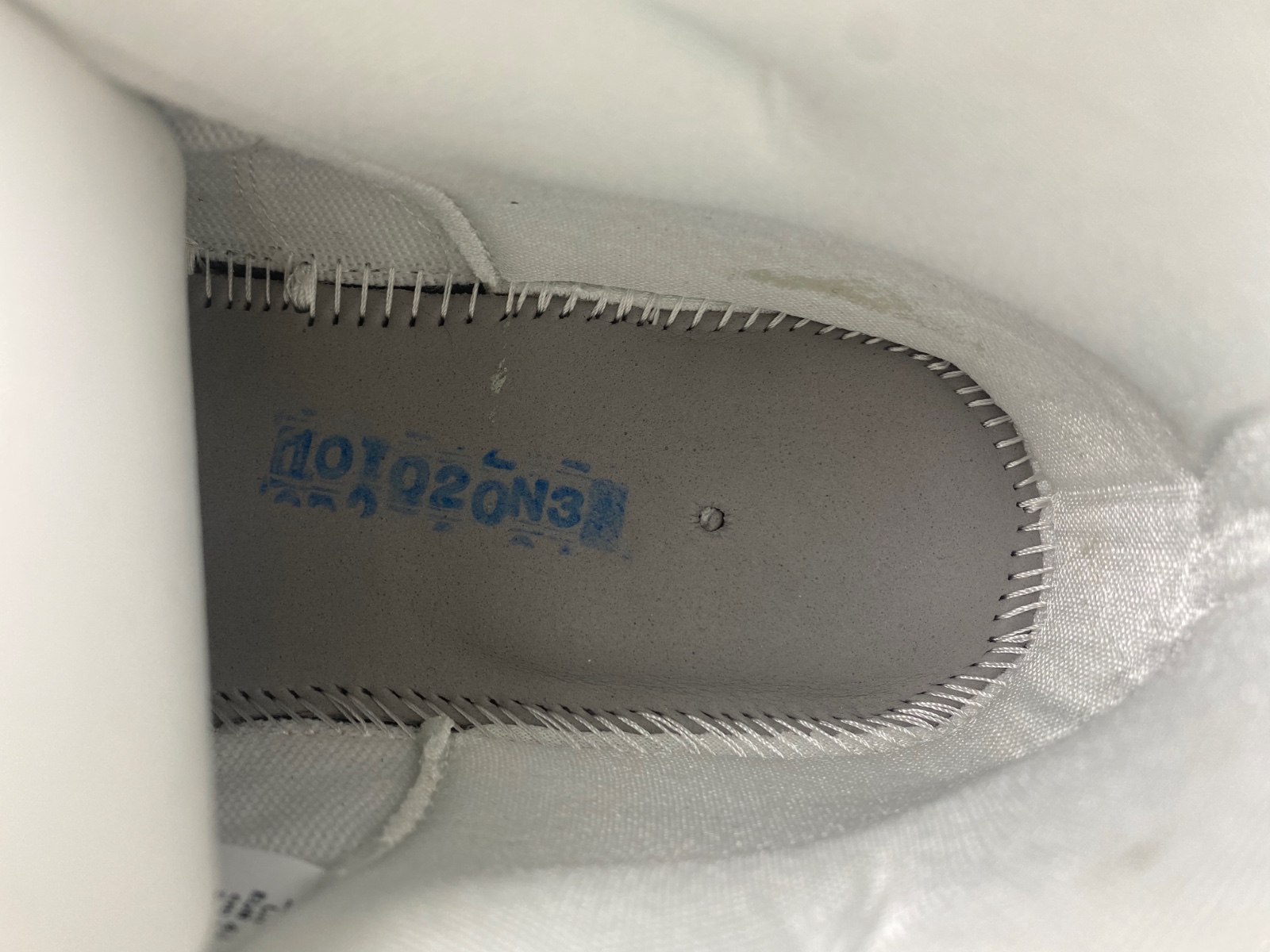 Air Jordan 11 "Neapolitan" AR0715-101