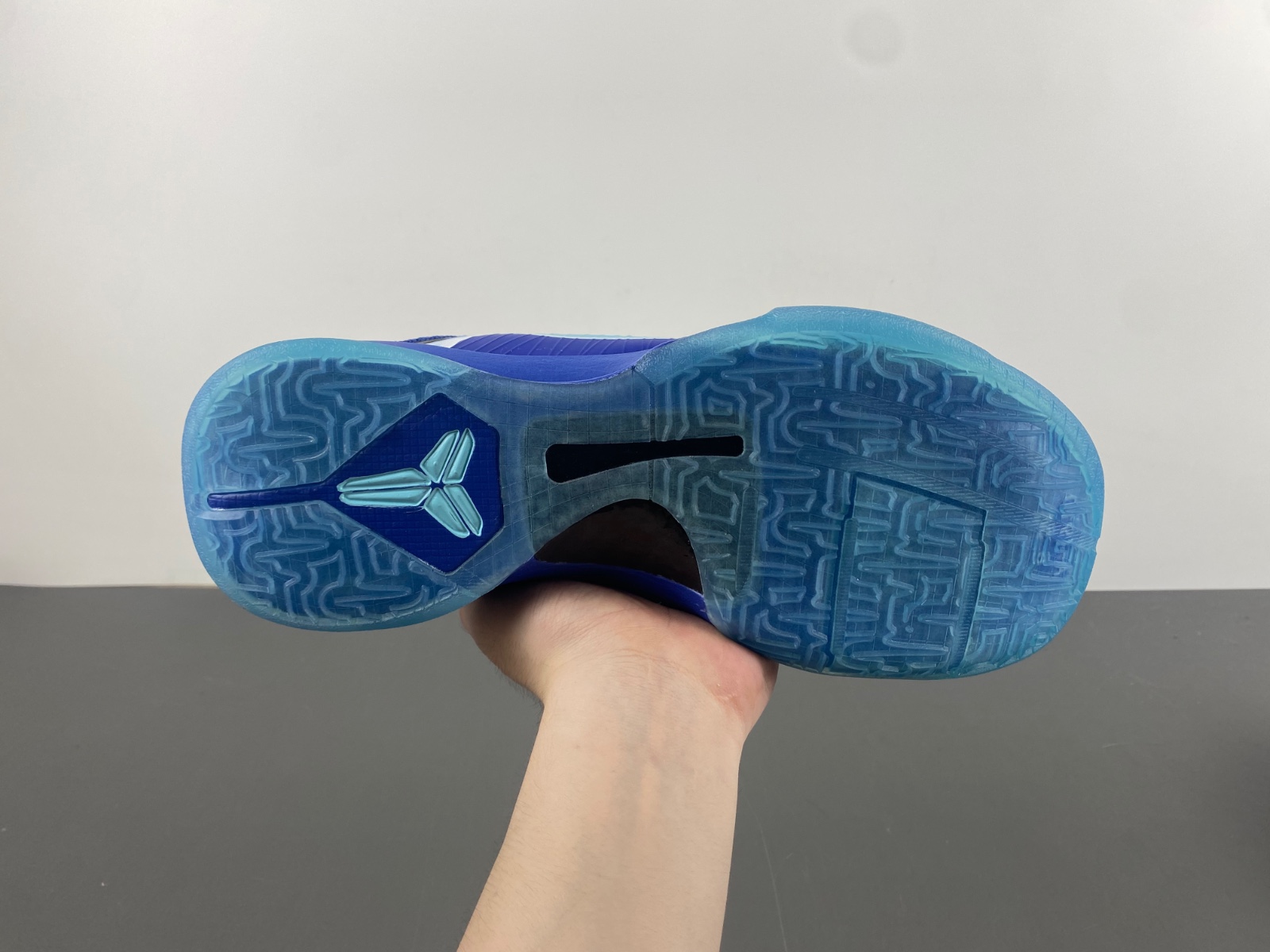 Nike Kobe 5 Protro “X-Ray”  HJ4303-400