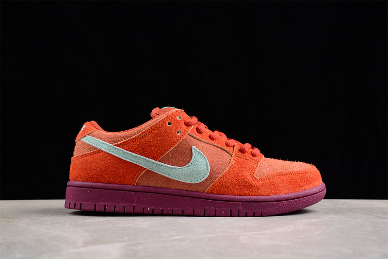 Nike SB Dunk Low