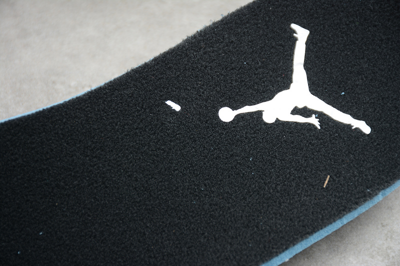 Air Jordan 1 Mid Chicago Black Toe 554724-069