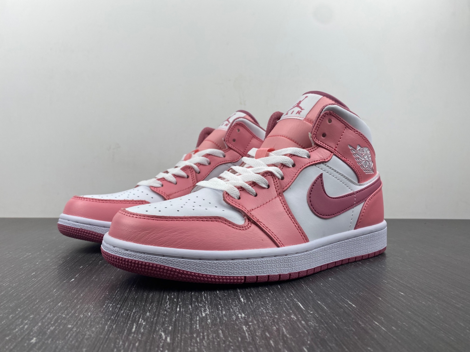 Air Jordan 1 Mid GS 'Valentine's Day 2023' DQ8423-616