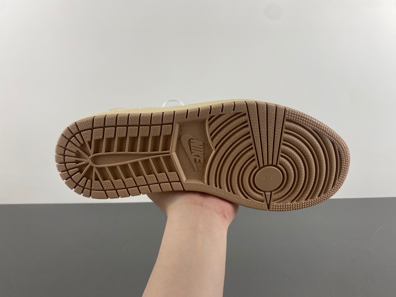 Travis Scott x Air Jordan 1 Low OG DM7866-106