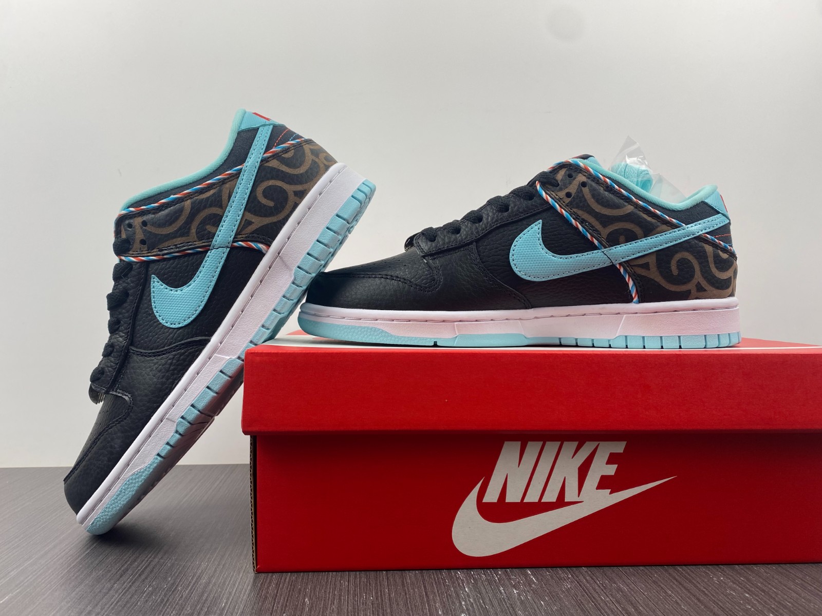 Nike Dunk Low Barber Shop DH7614-001