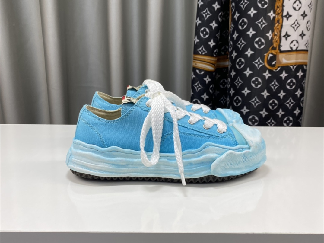 Maison Mihara Yasuhiro Low-Top Sneakers MMY-037