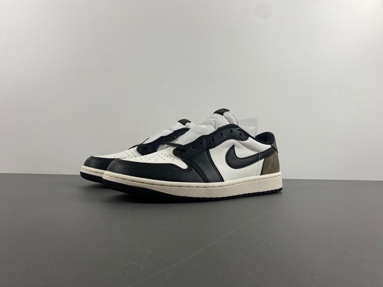 Air Jordan 1 Low OG “Mocha” CZ0790-102