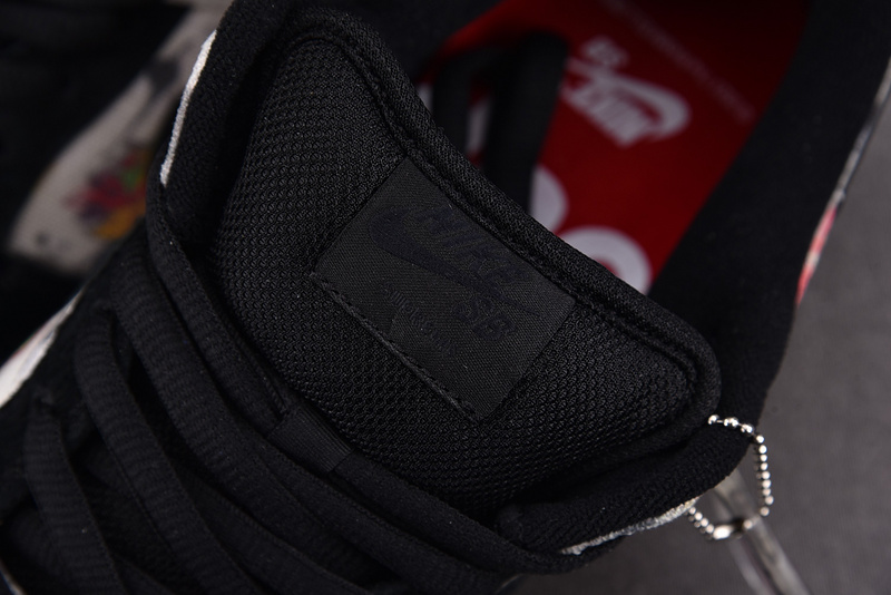 Supreme x RAMM:ELL:ZEE x Nike SB Dunk Low FD8778-001