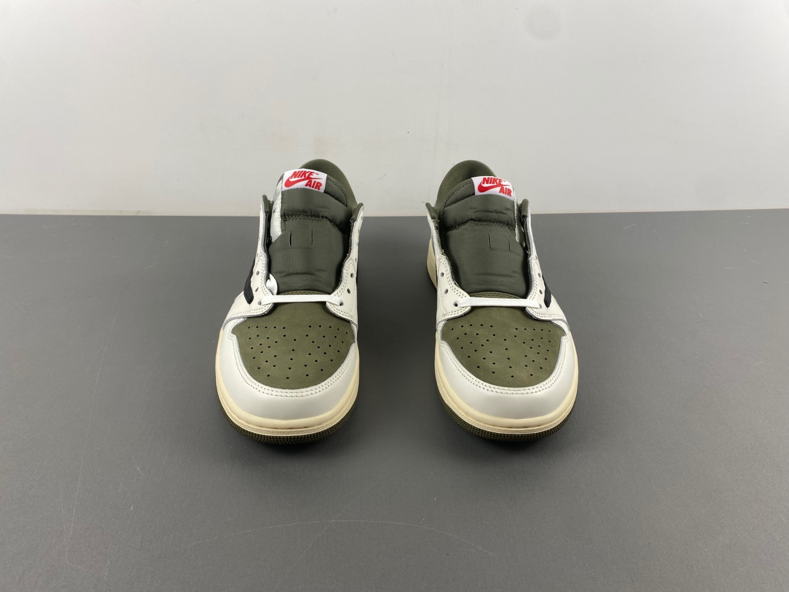 Travis Scott x Air Jordan 1 Low OG Medium Olive DM7866-200
