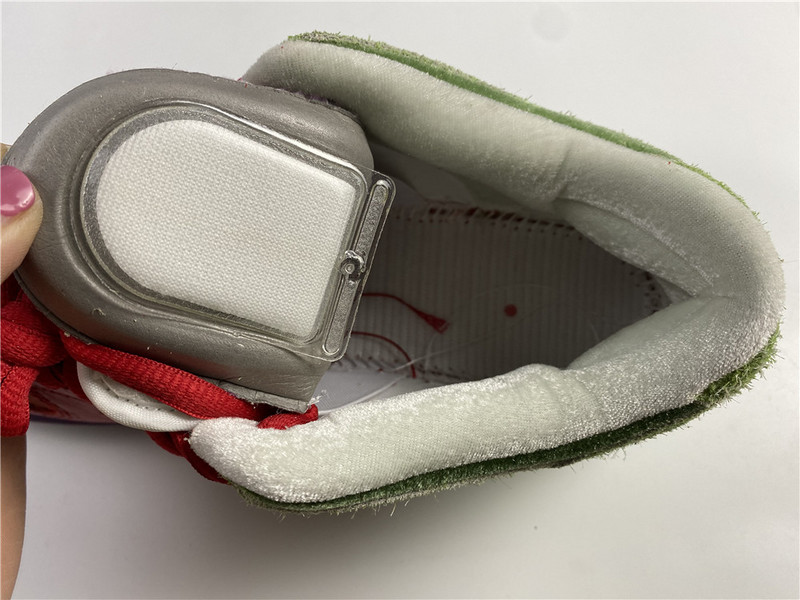 Nike SB Dunk Low Strawberry Cough CW7093-601