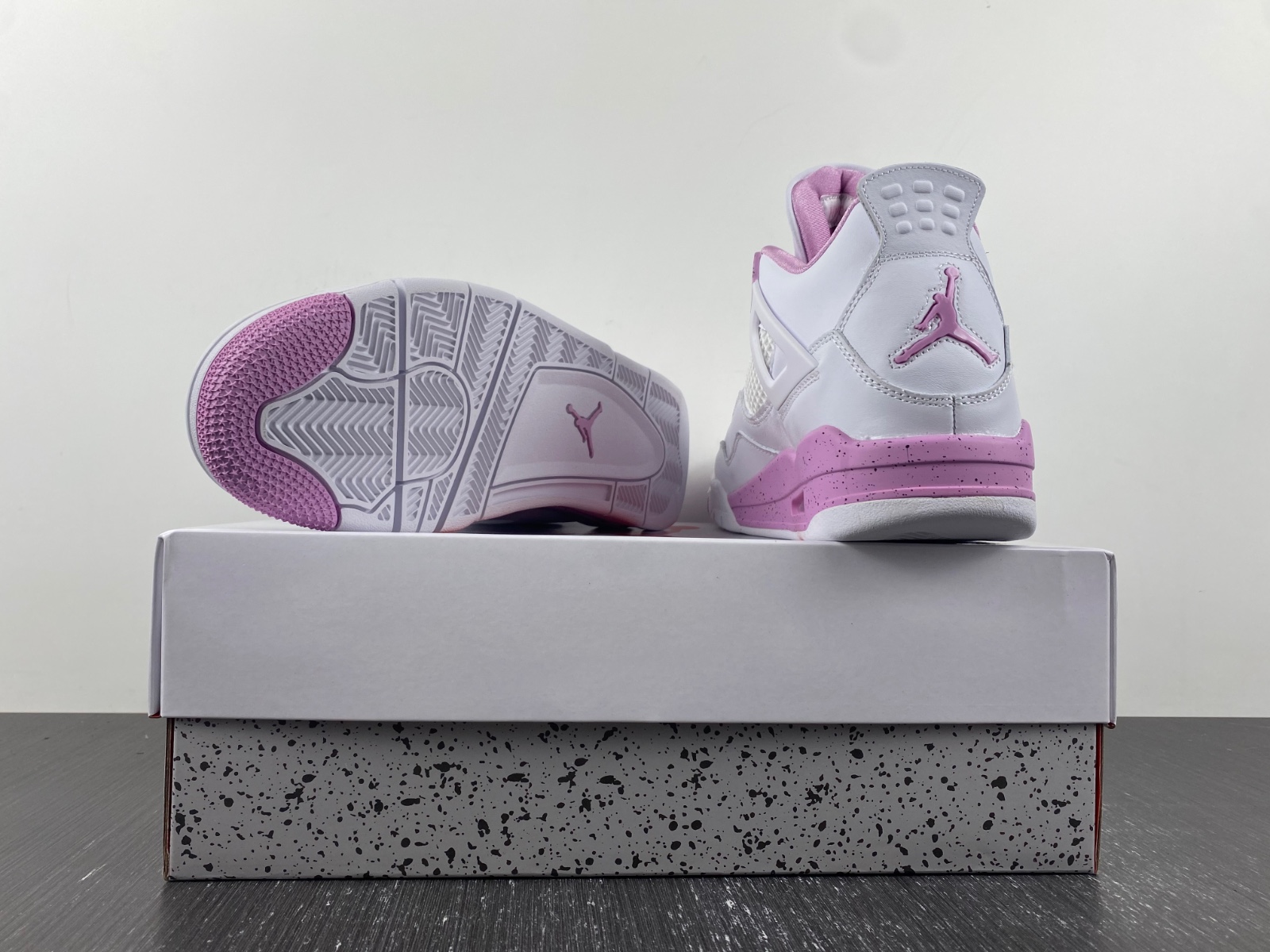 Air Jordan 4 “Pink Oreo” unreleased