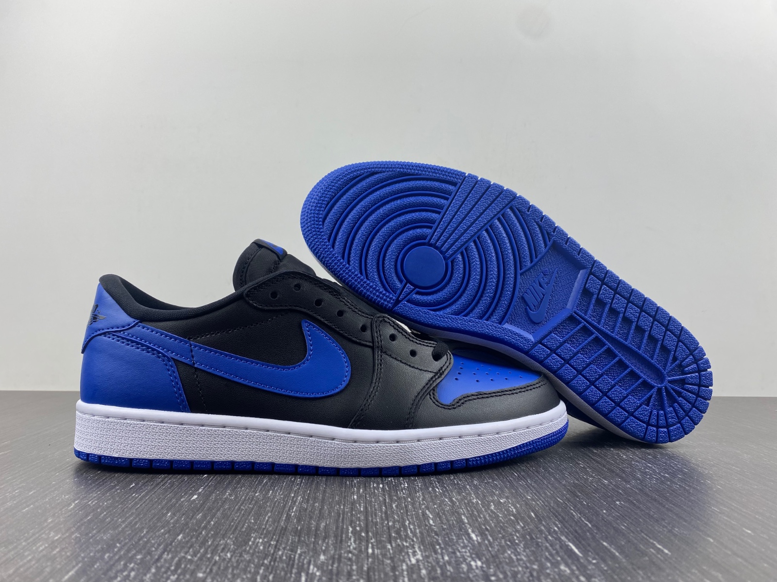 Air Jordan 1 Retro Low OG 