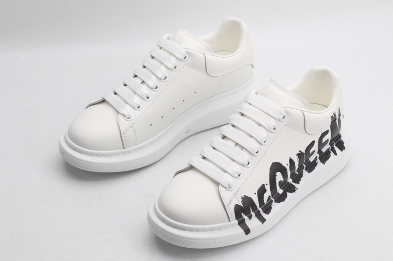 MCQUEEN OVERSIZED SNEAKER