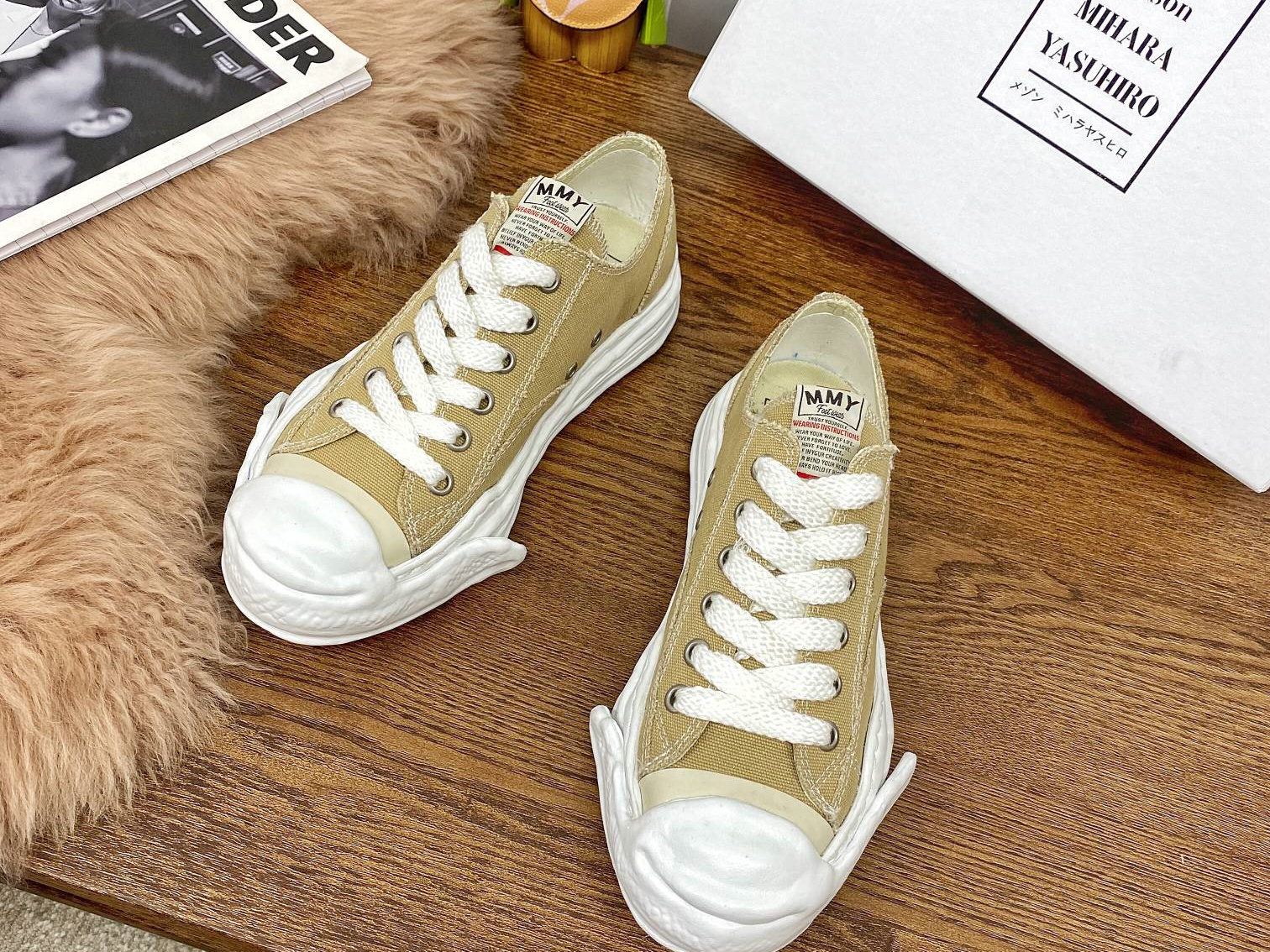 Maison Mihara Yasuhiro Low-Top Sneakers MMY-014