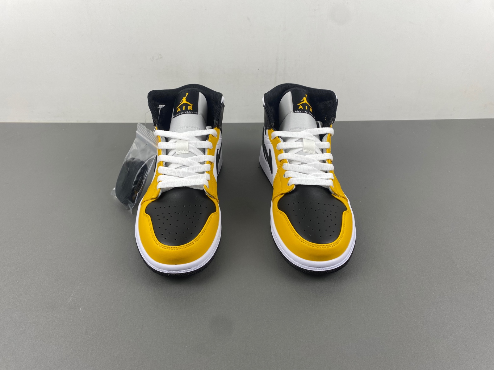 Air Jordan 1 Mid "Yellow Ochre/Black" DQ8426-701