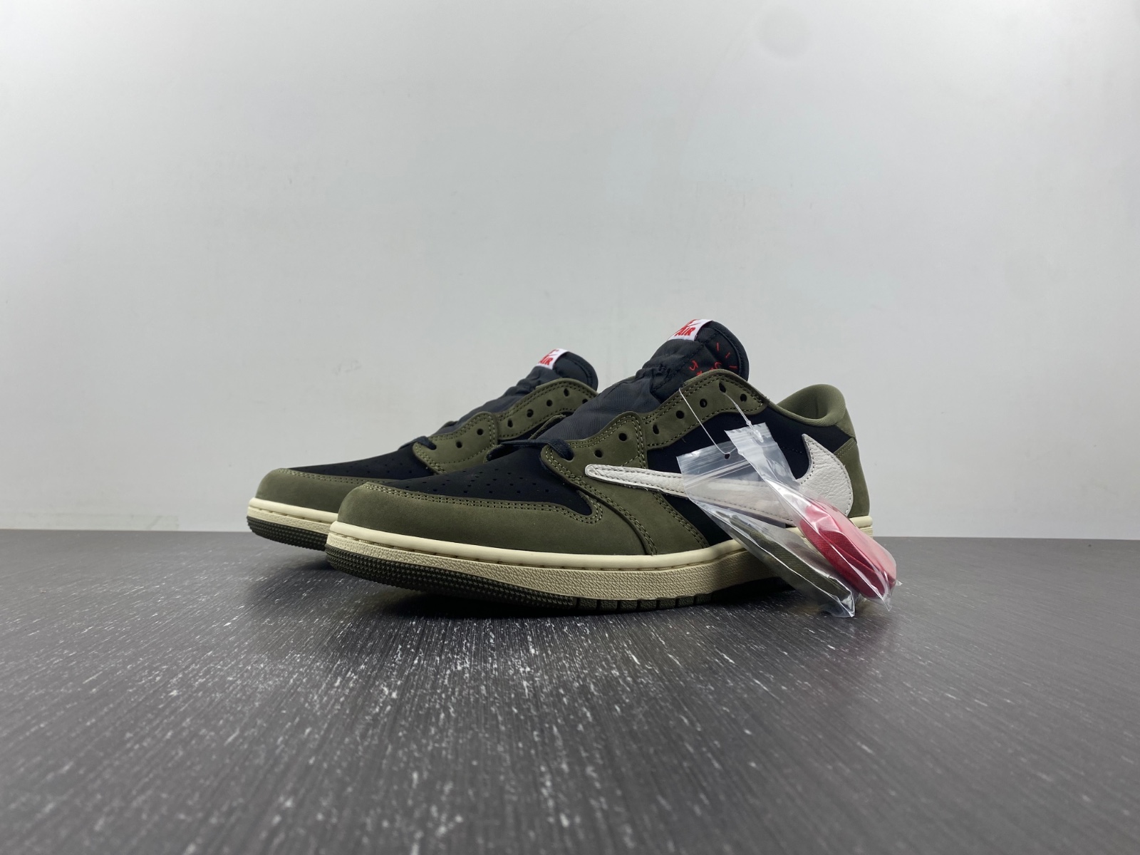 TRAVIS SCOTT X AIR JORDAN 1 LOW OG SP 'BLACK OLIVE' DM7866-002