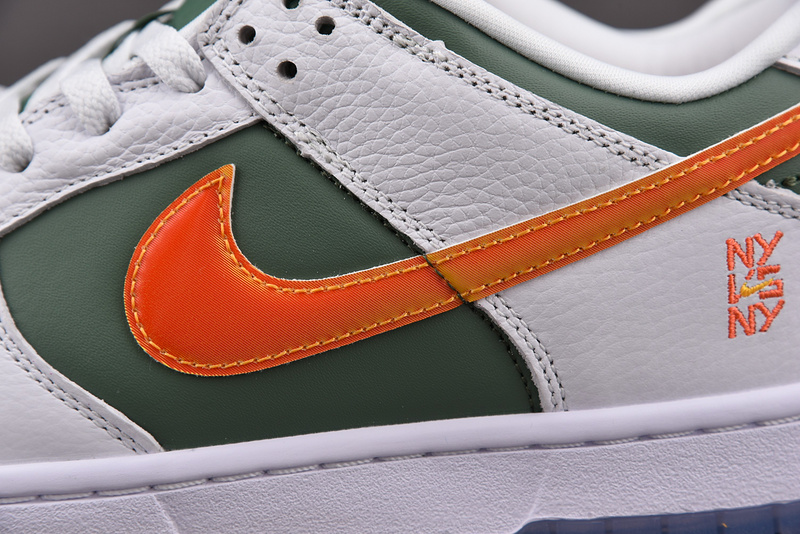 Nike Dunk Low SE NY vs. NY - DN2489-300