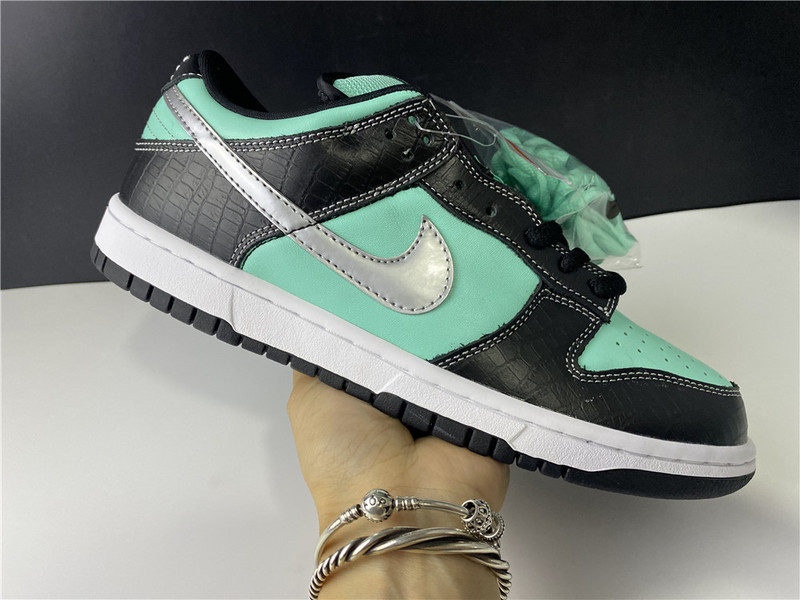 Nike Dunk SB Low Diamond Supply Co. "Tiffany" - 304292 402