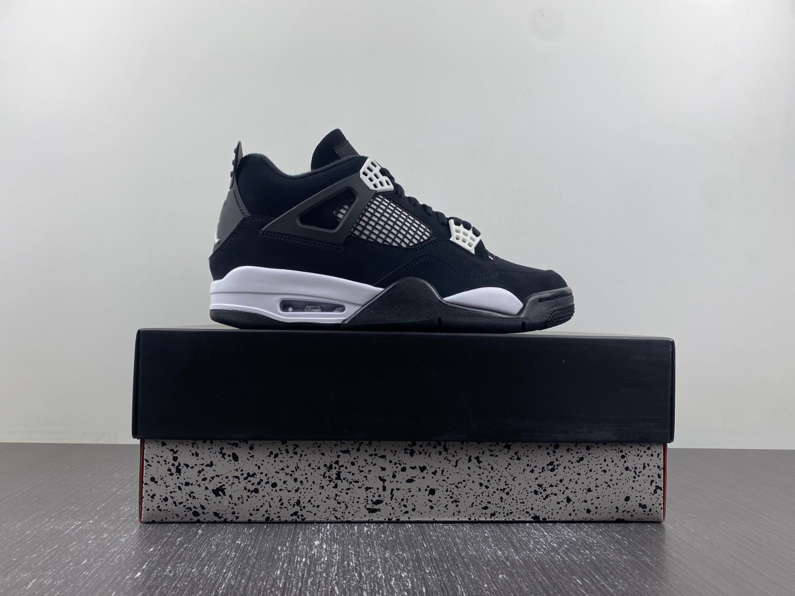 Air Jordan 4 "White Thunder" FQ8138-001