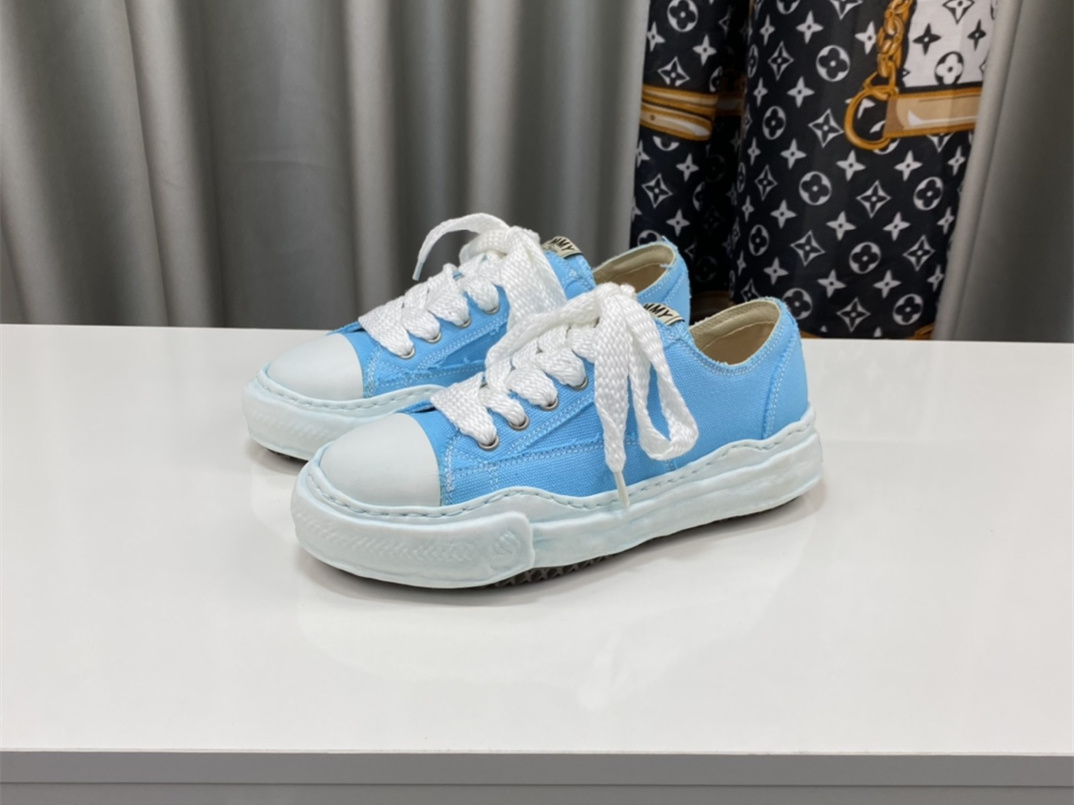 Maison Mihara Yasuhiro Low-Top Sneakers MMY-033