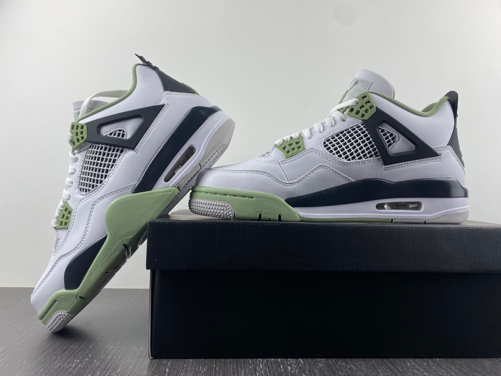 Air Jordan 4 WMNS "Oil Green" AQ9129-103