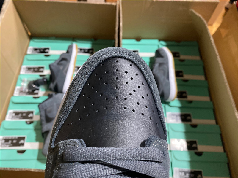 Nike SB Dunk Low Dark Grey Black Gum AR0778-001